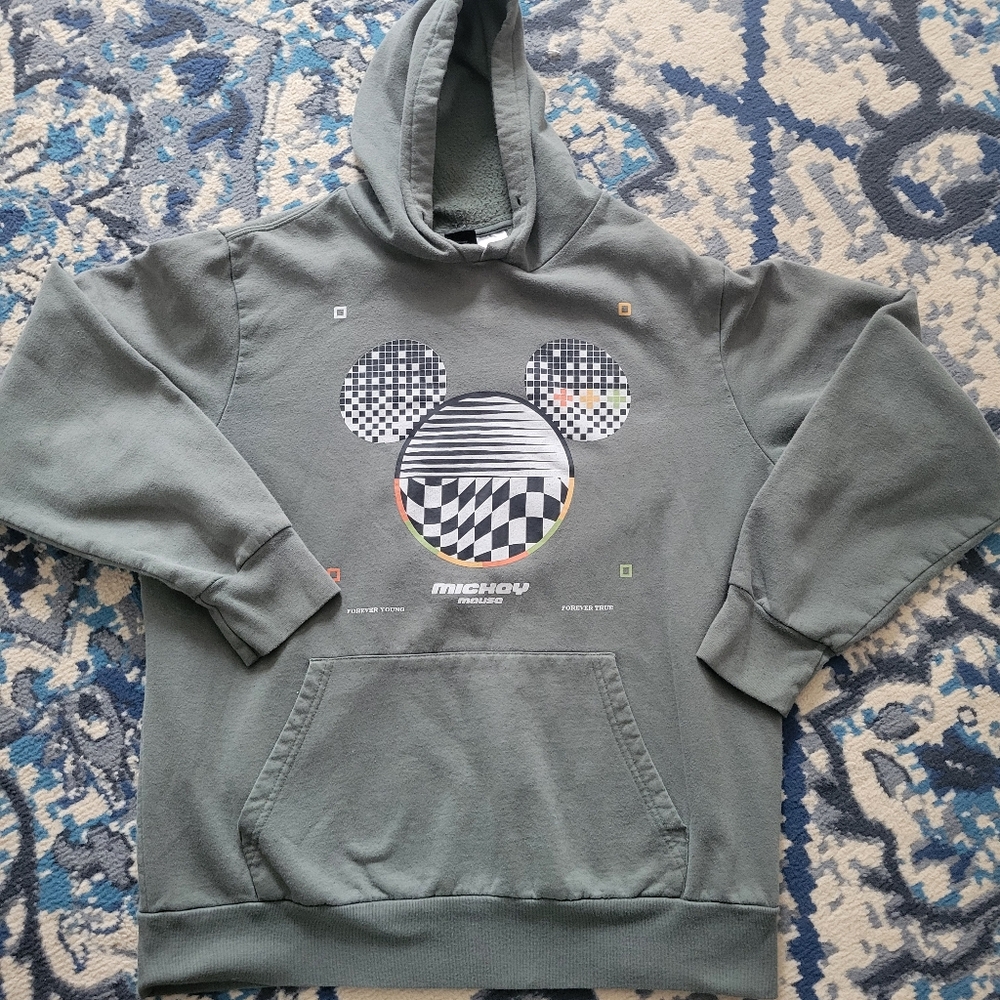 MICKEY MOUSE sweatshirt size large